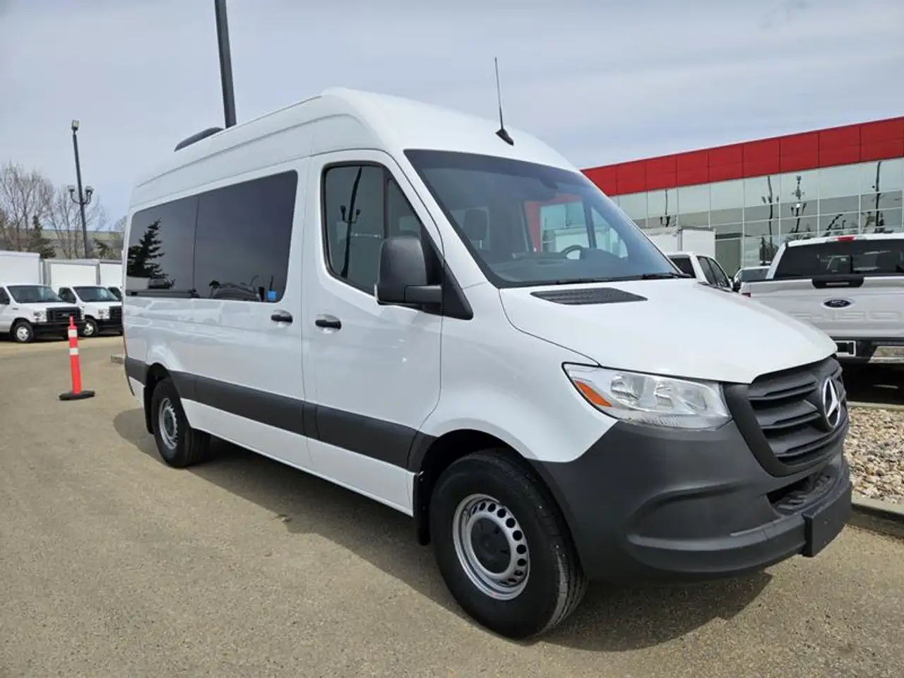 Mercedes-Benz Sprinter - Image 9