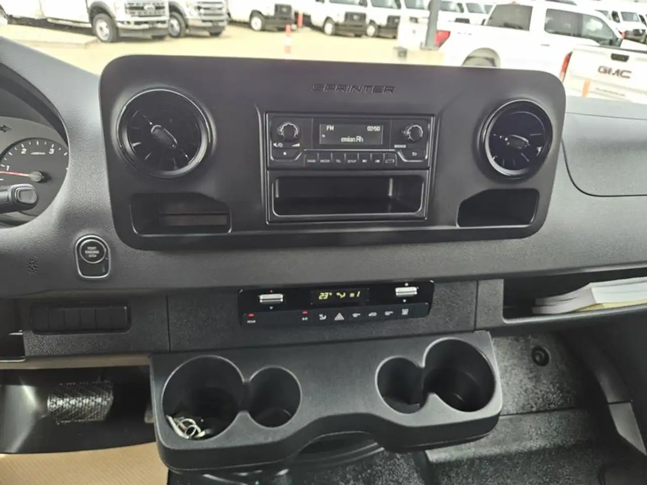 Mercedes-Benz Sprinter - Image 15