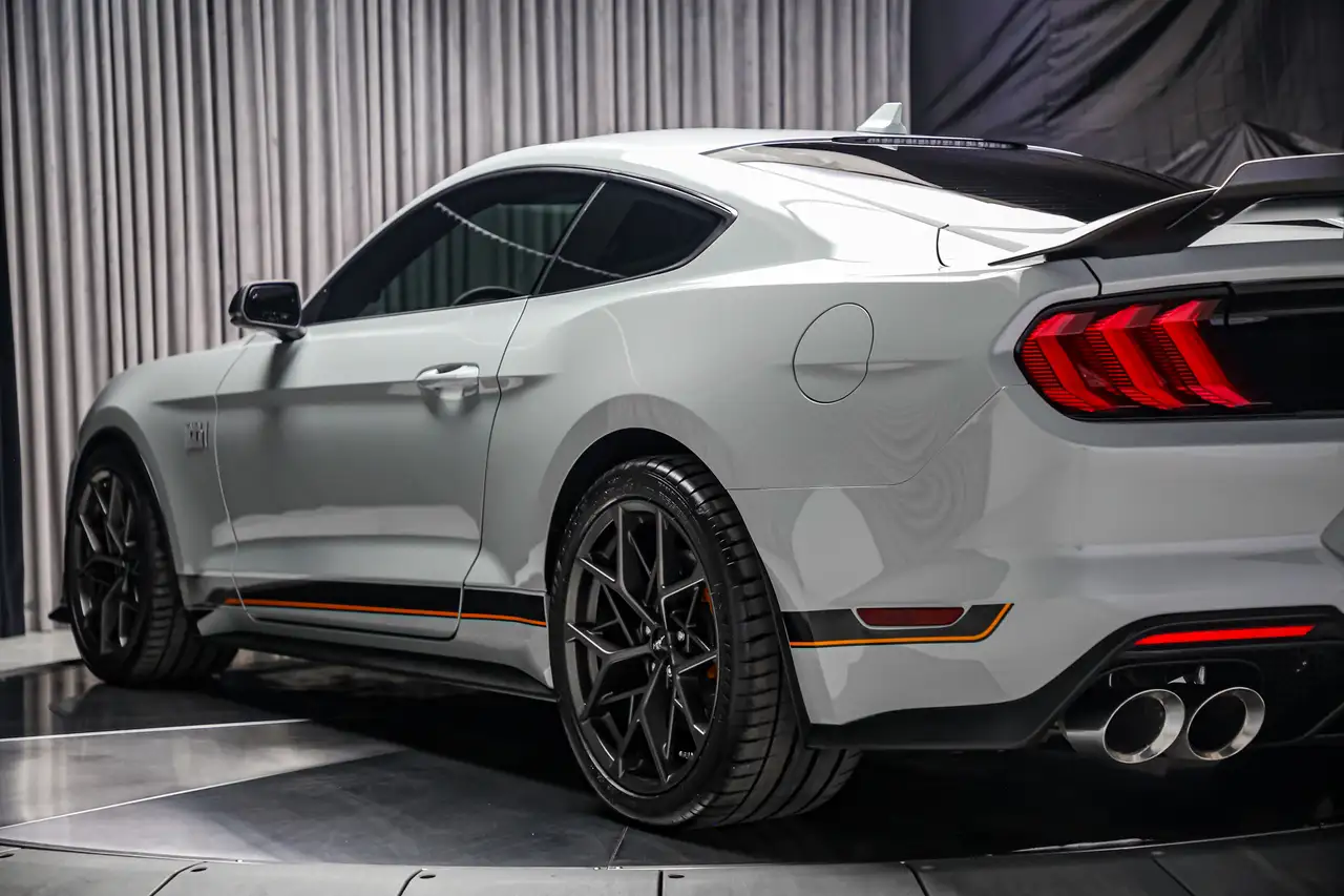 Ford Mustang - Image 19