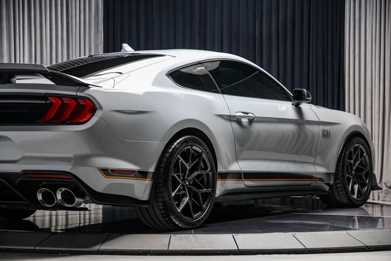 Ford Mustang - Image 21