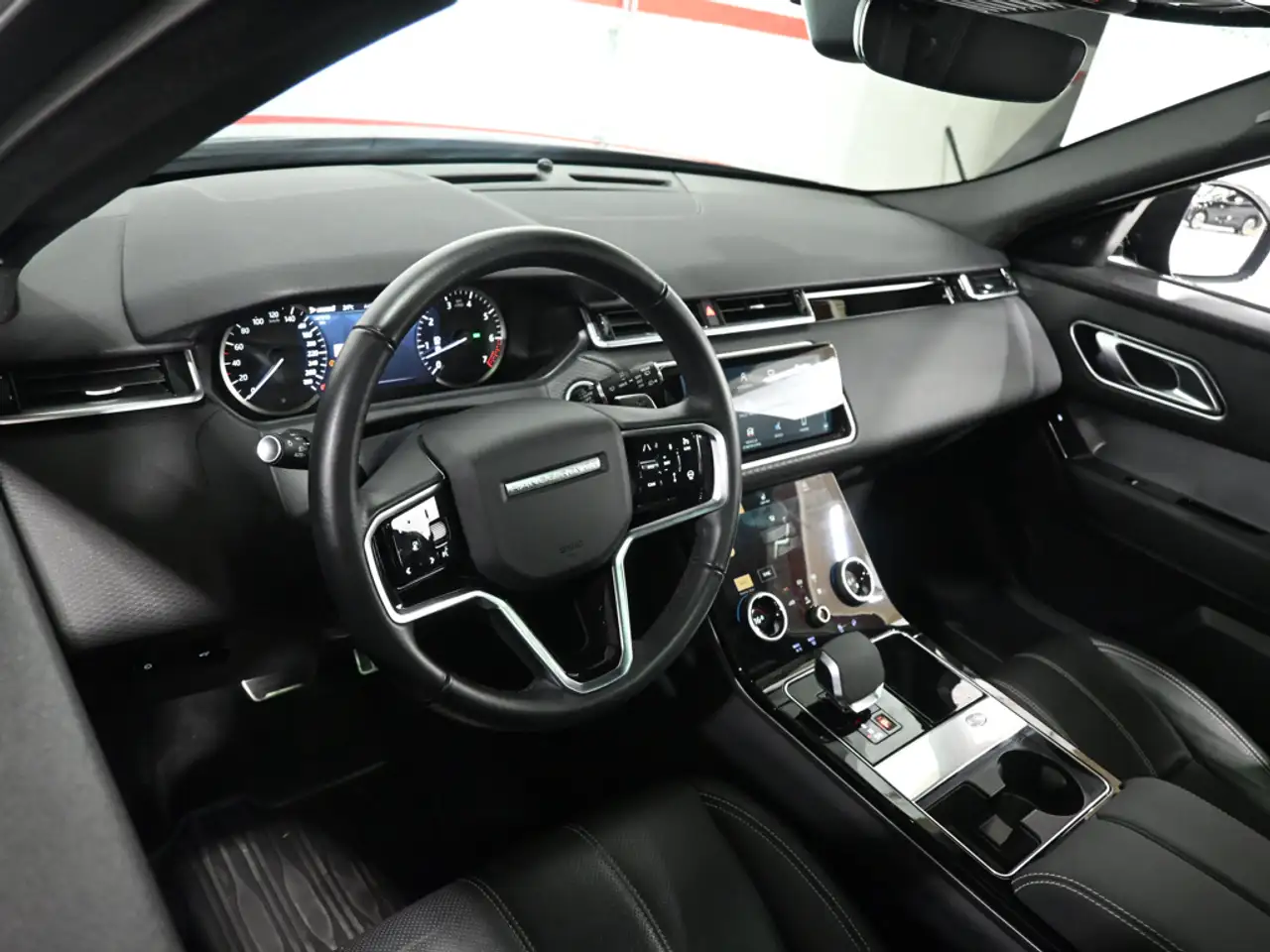 Land Rover Range Rover Velar - Image 10