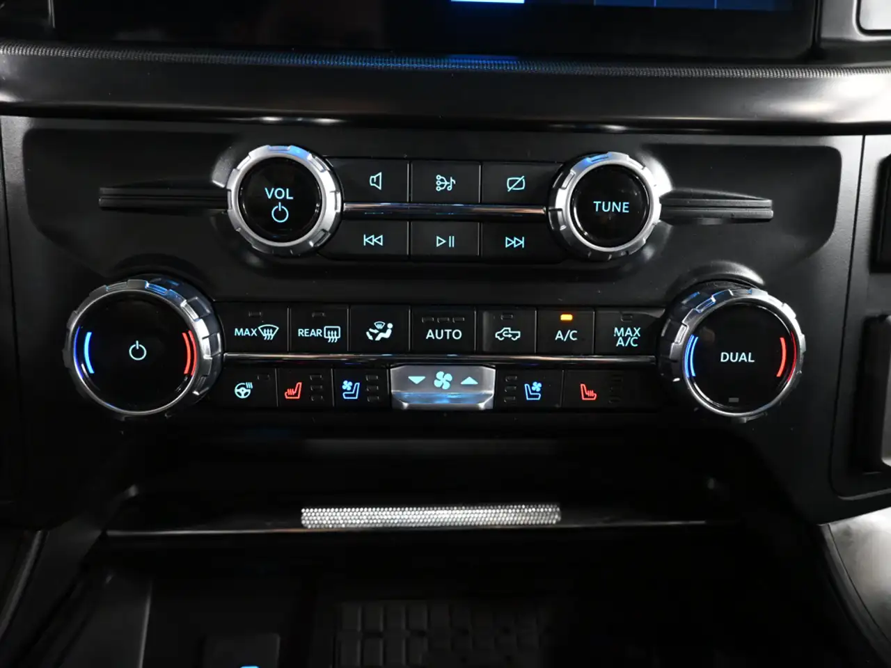 Ford F-150 - Image 21