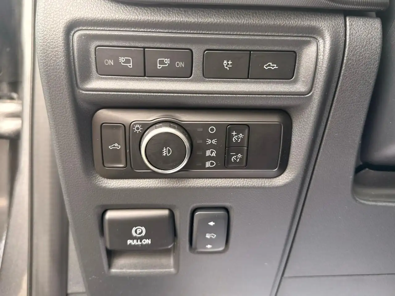 Ford F-150 - Image 23