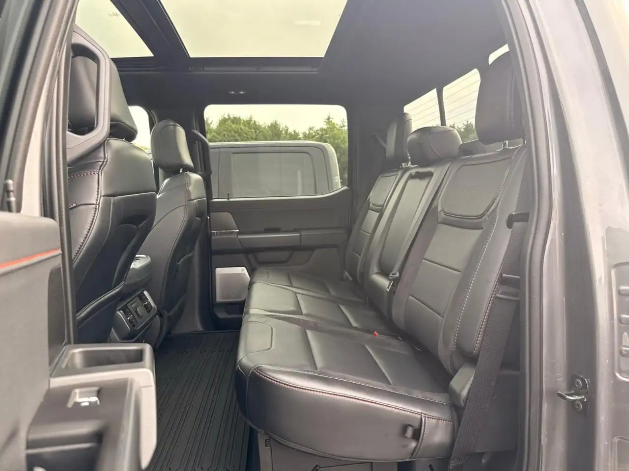 Ford F-150 - Image 25