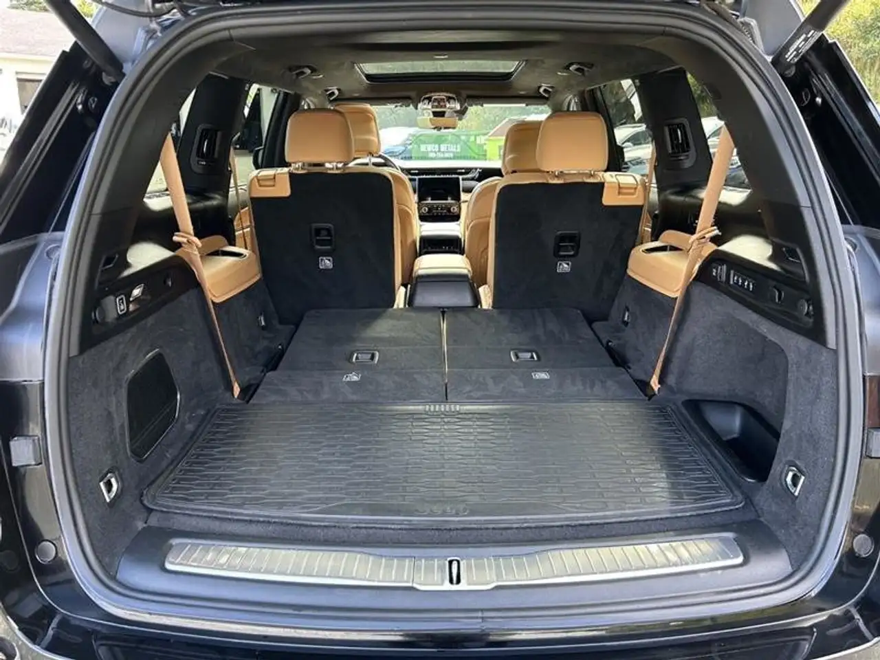 Jeep Grand Cherokee - Image 14