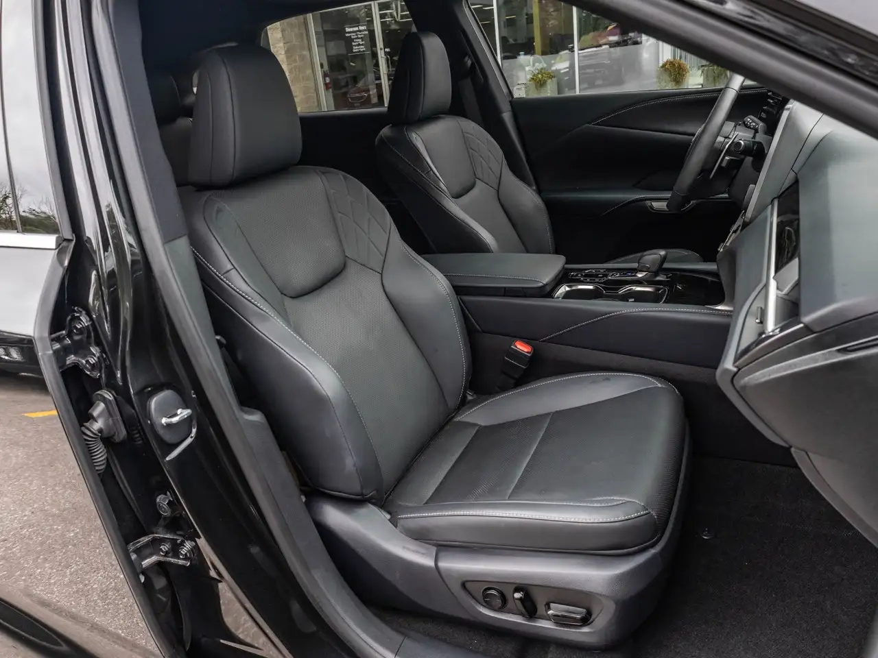 Lexus RX - Image 22