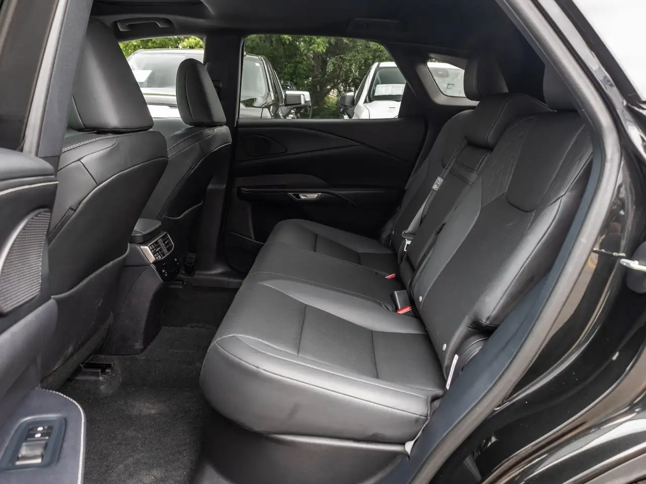Lexus RX - Image 23