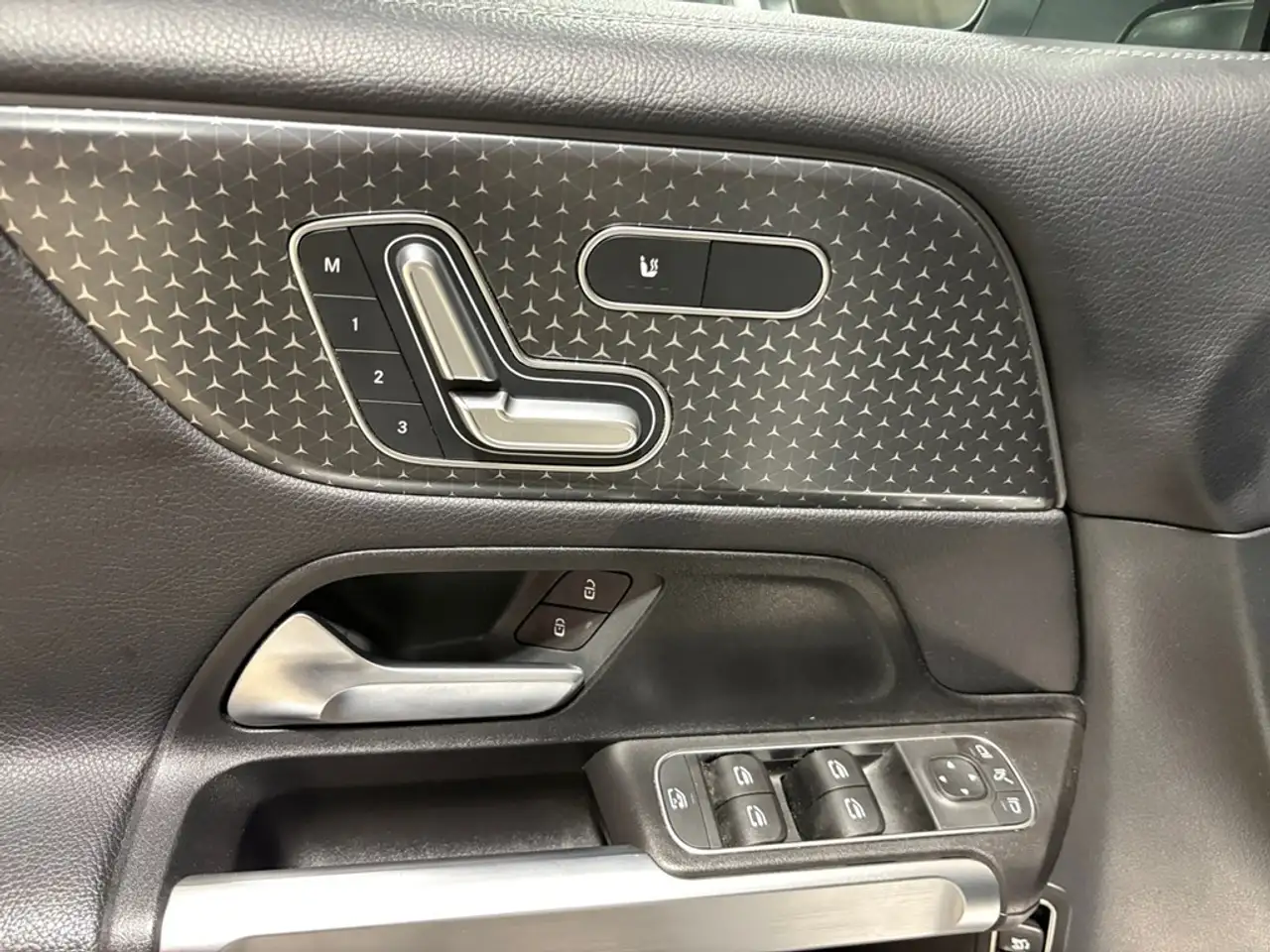 Mercedes-Benz GLB - Image 11