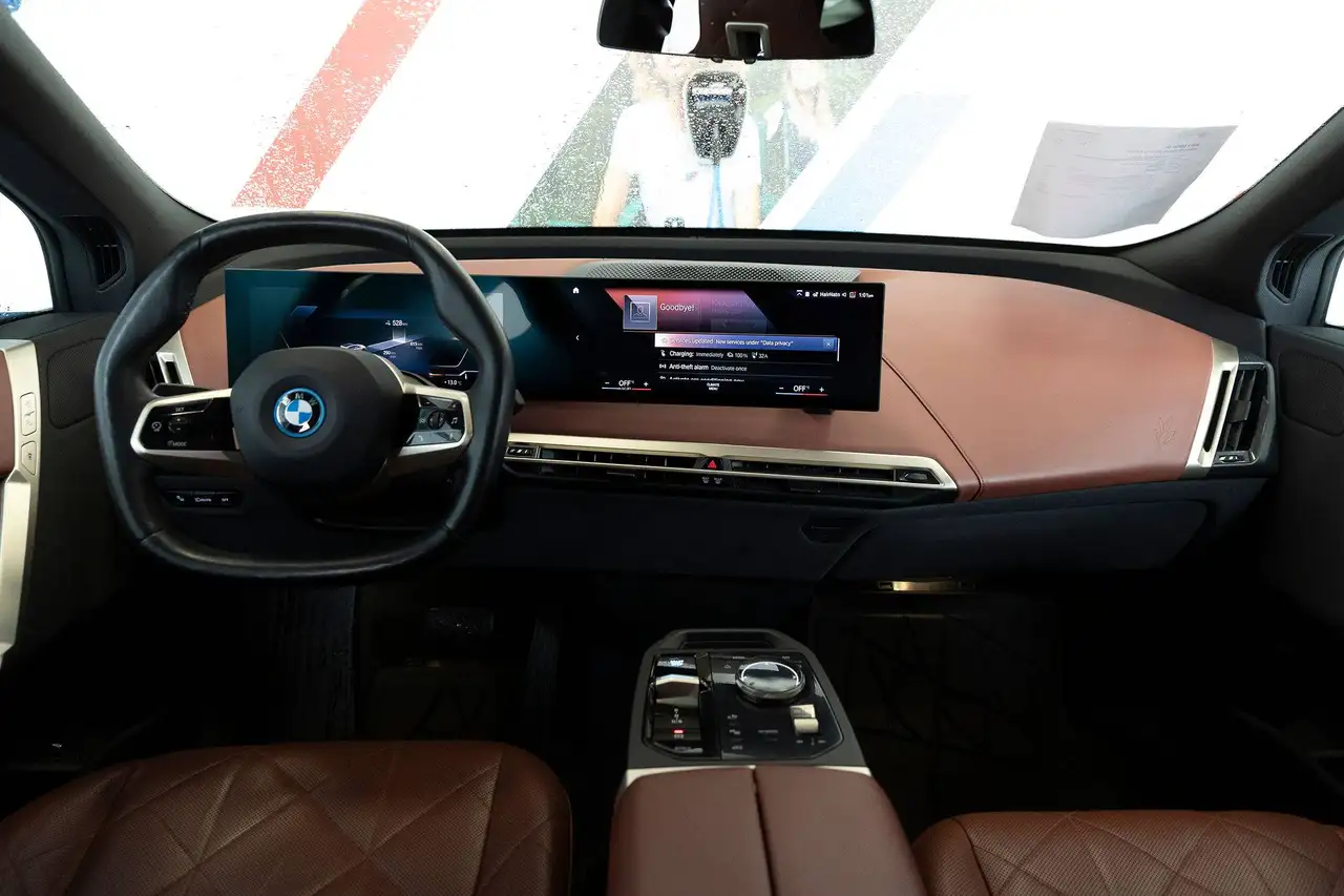BMW iX - Image 28