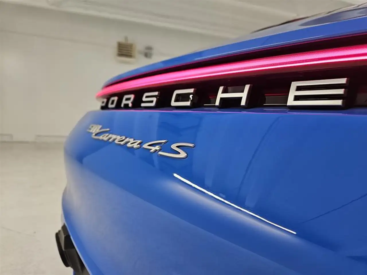 Porsche 911 - Image 37