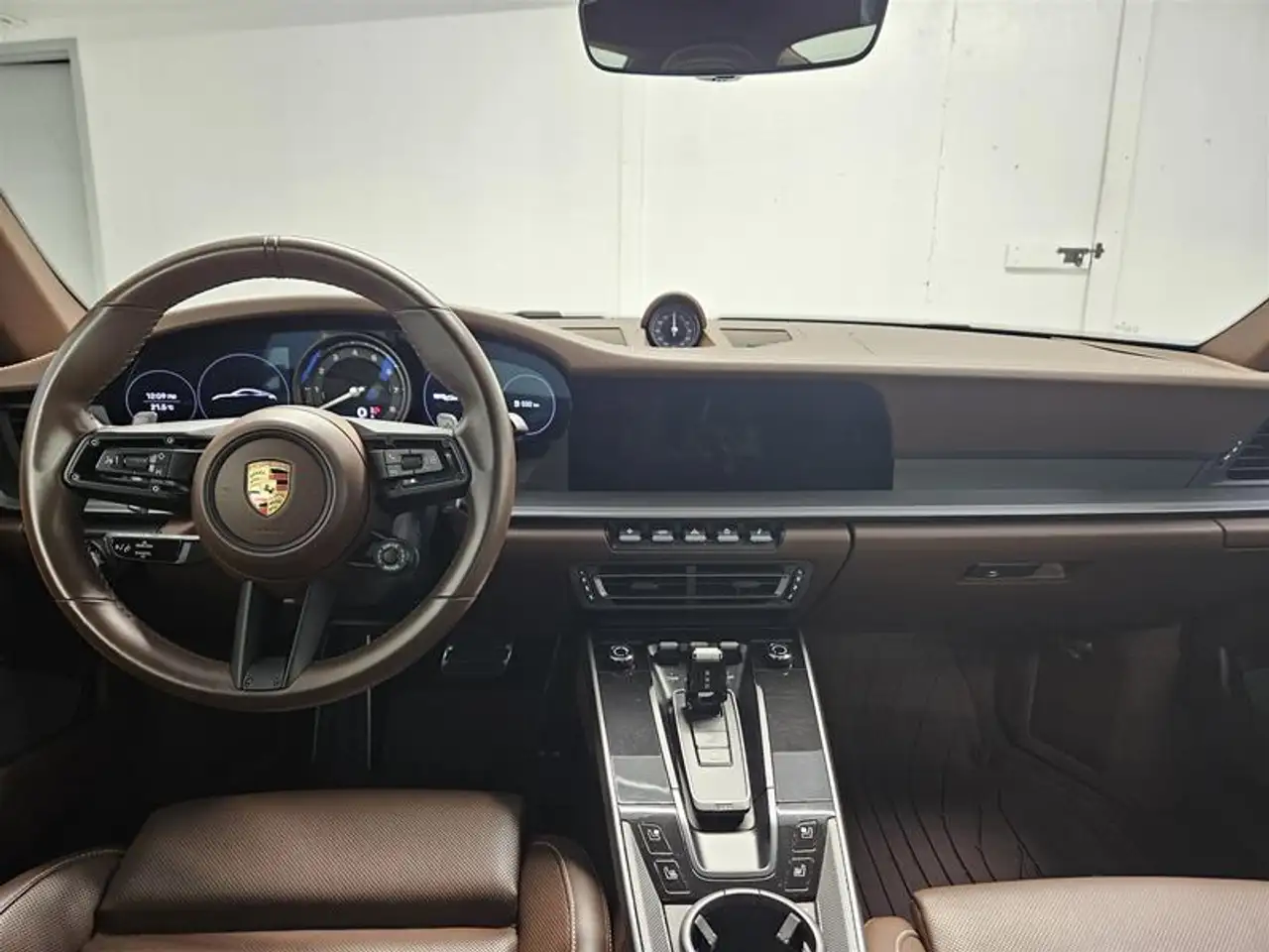 Porsche 911 - Image 21