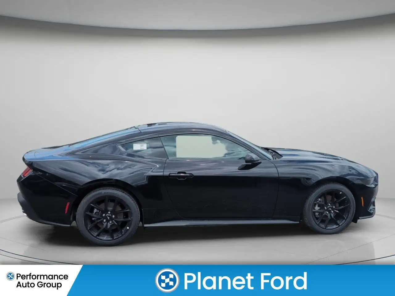 Ford Mustang - Image 4