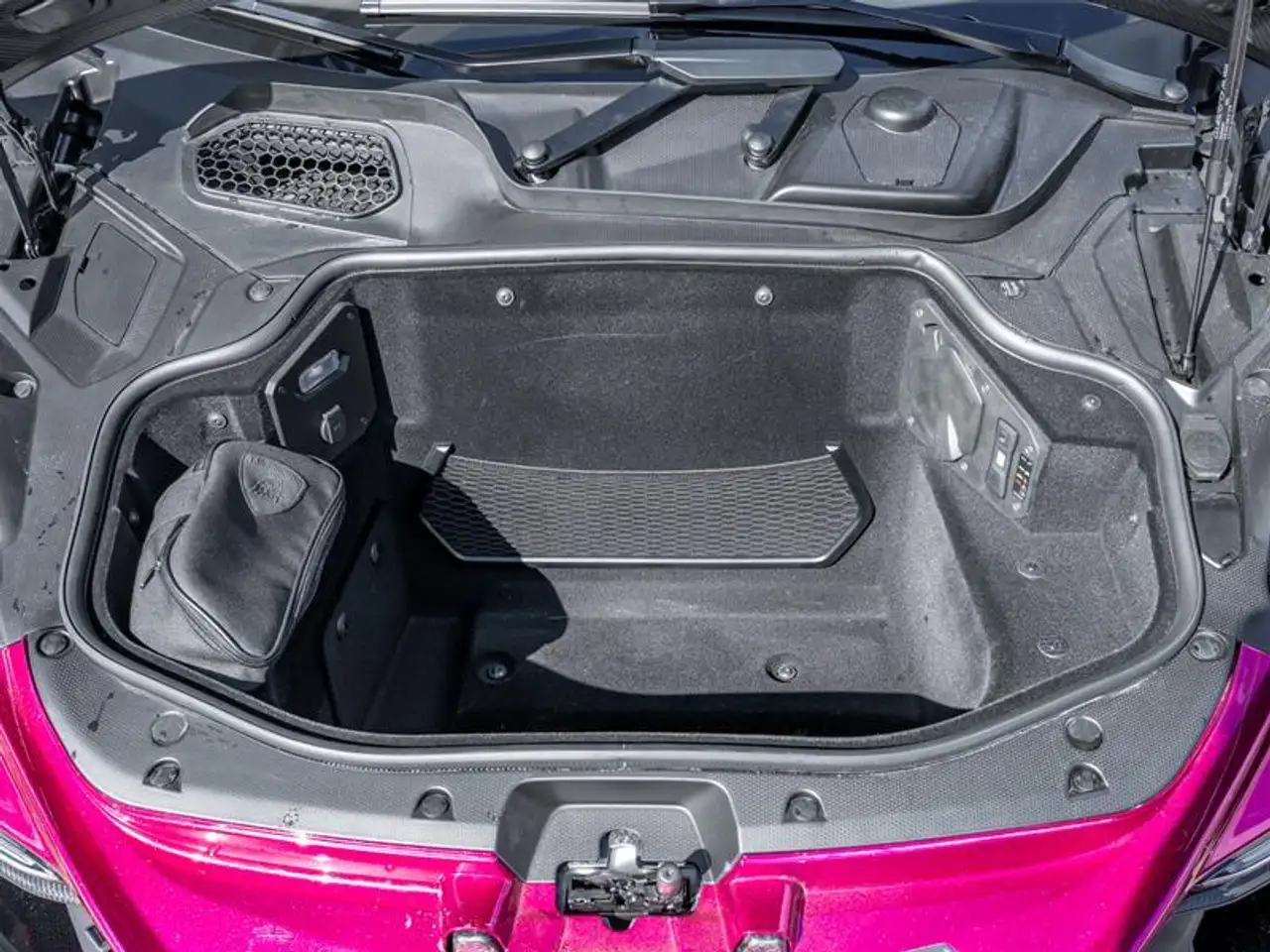 Lamborghini Revuelto - Image 42