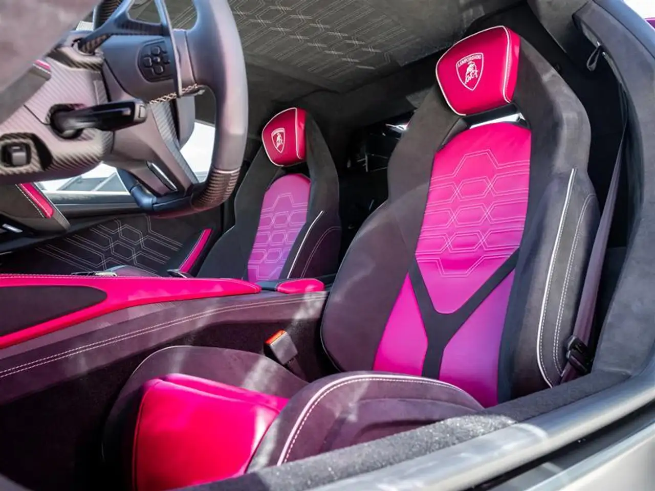 Lamborghini Revuelto - Image 11