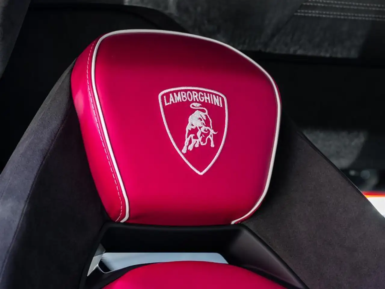 Lamborghini Revuelto - Image 38