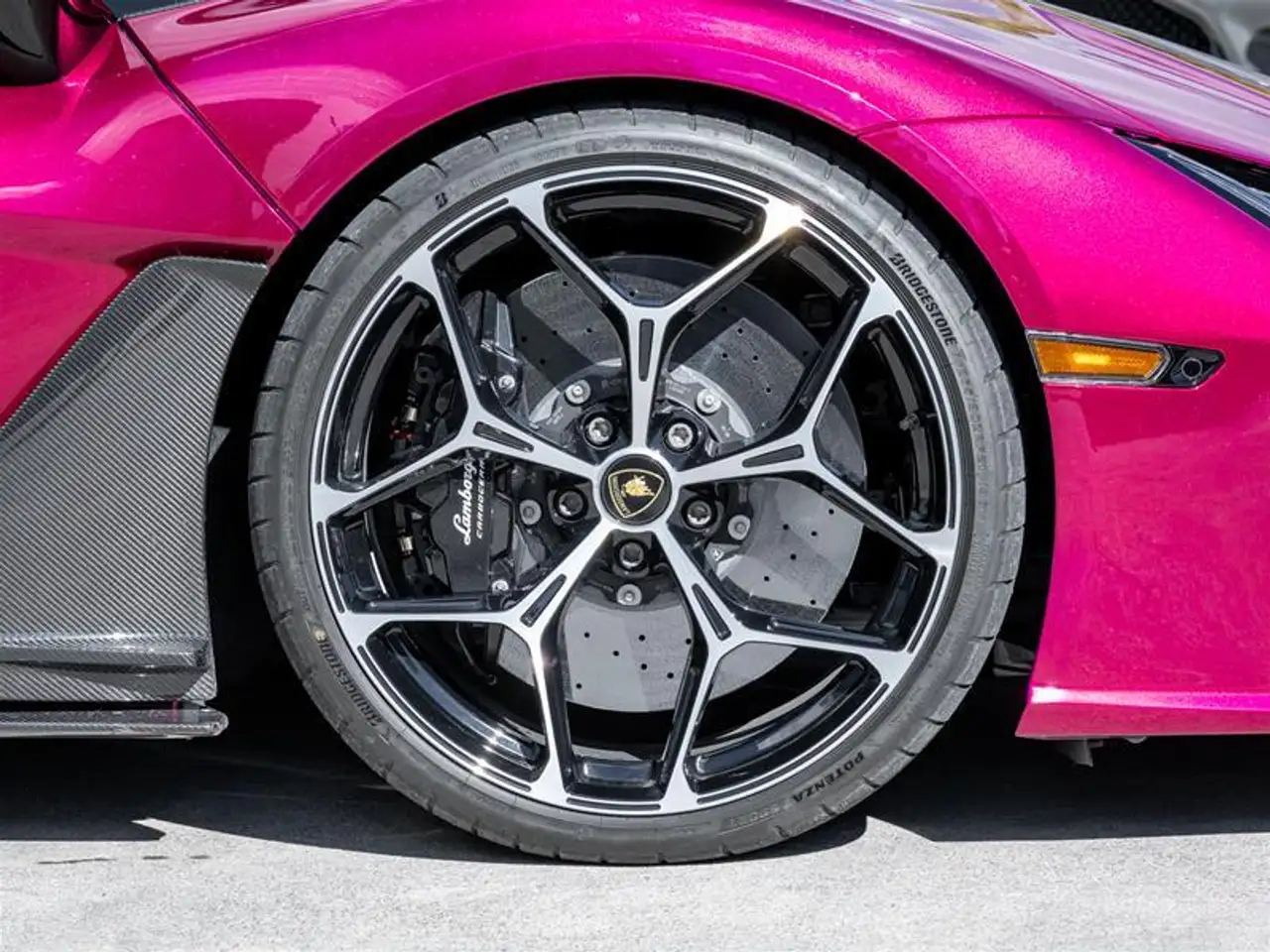Lamborghini Revuelto - Image 46