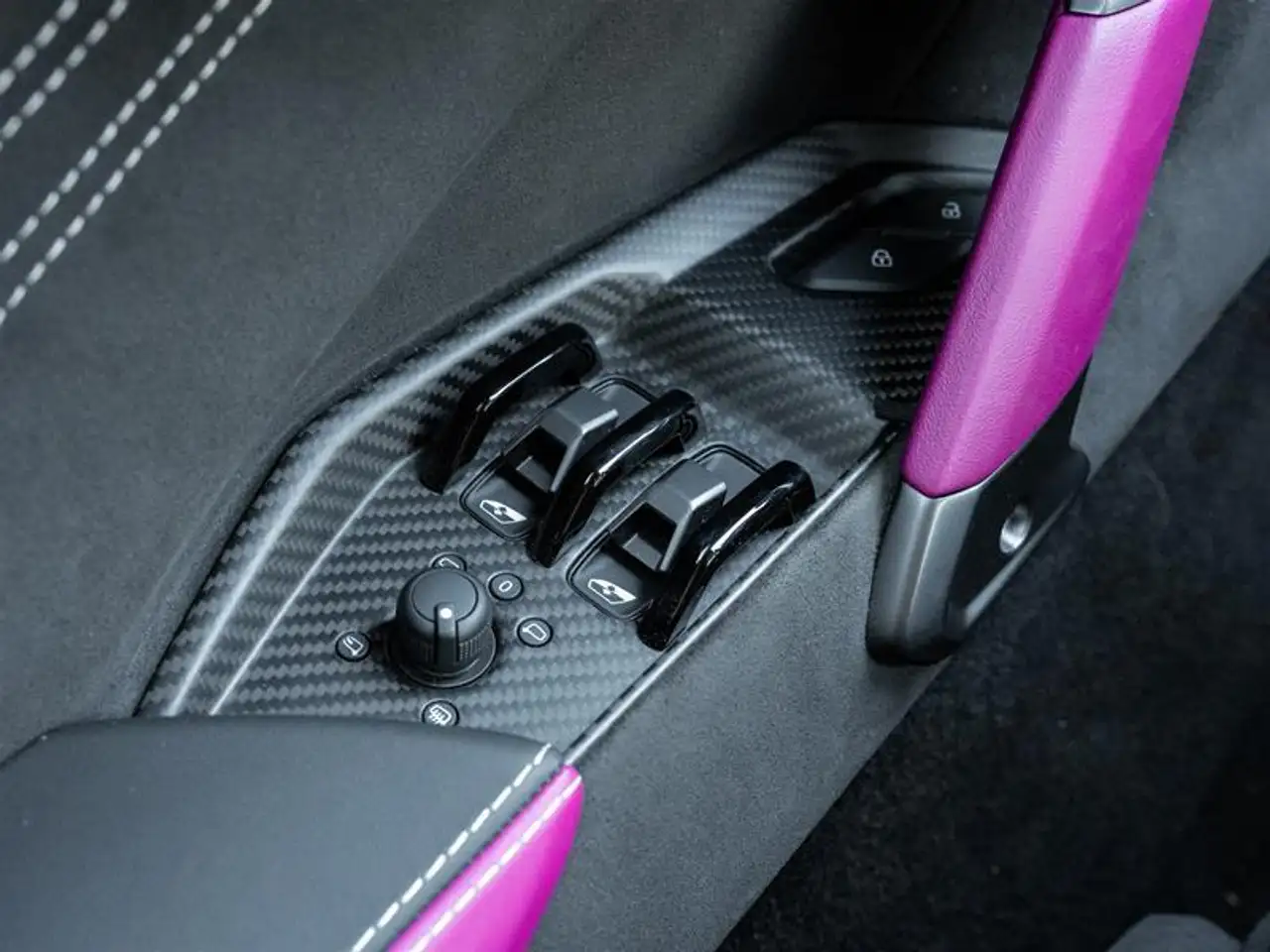 Lamborghini Revuelto - Image 24