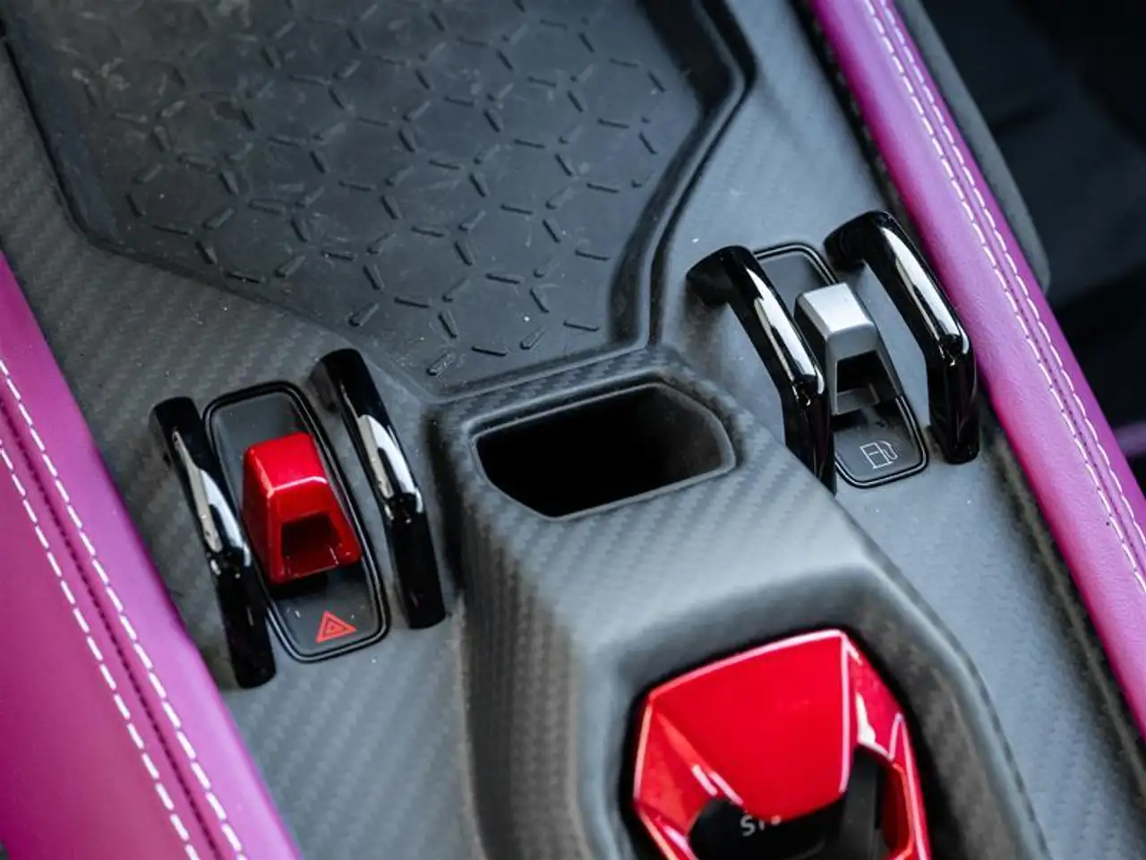 Lamborghini Revuelto - Image 29