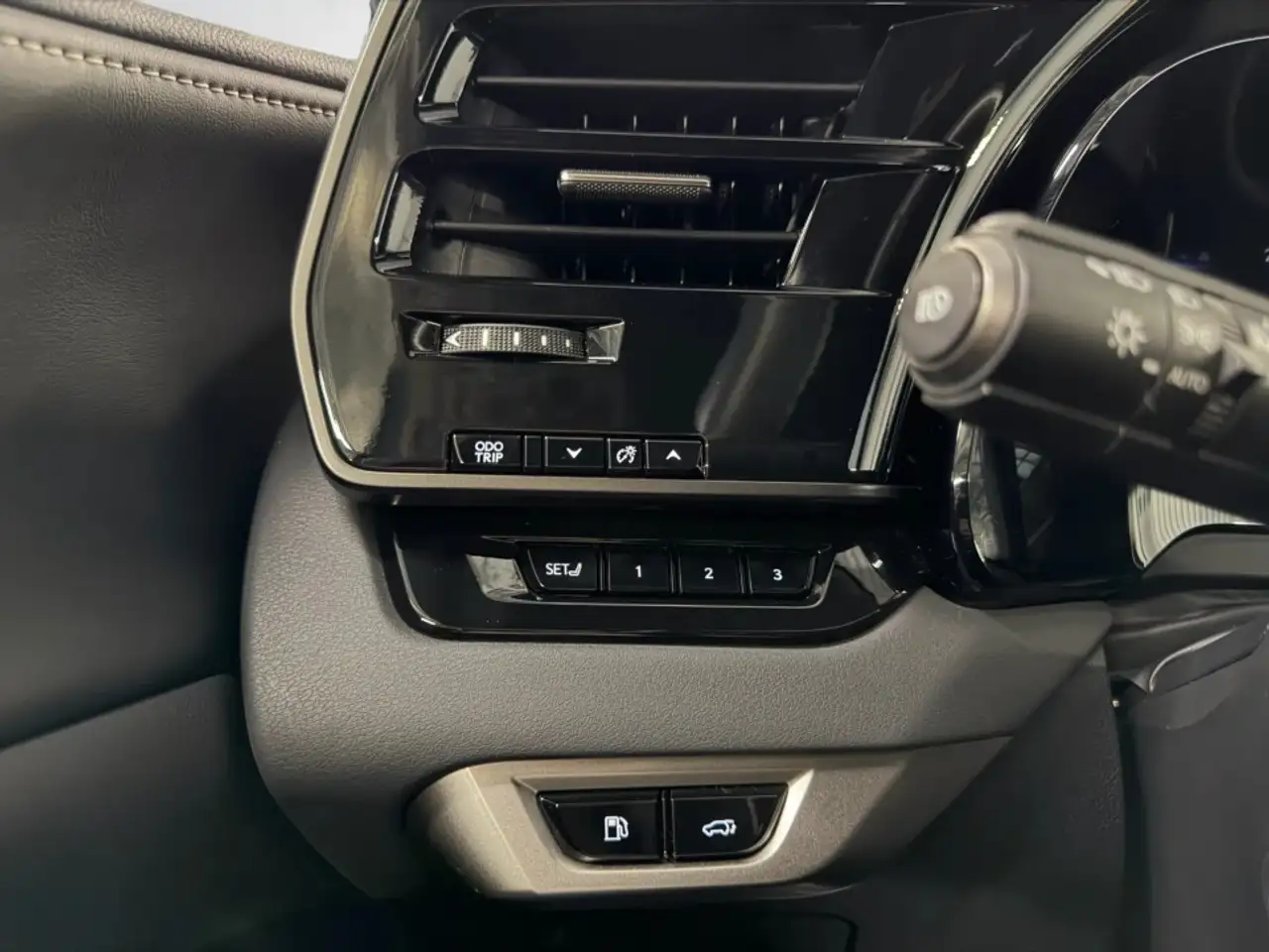 Lexus RX - Image 17