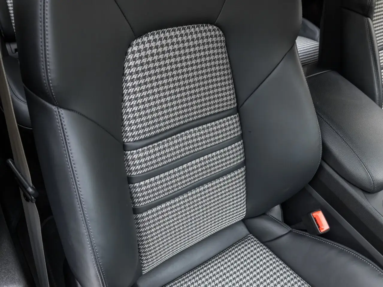 Porsche Cayenne - Image 33