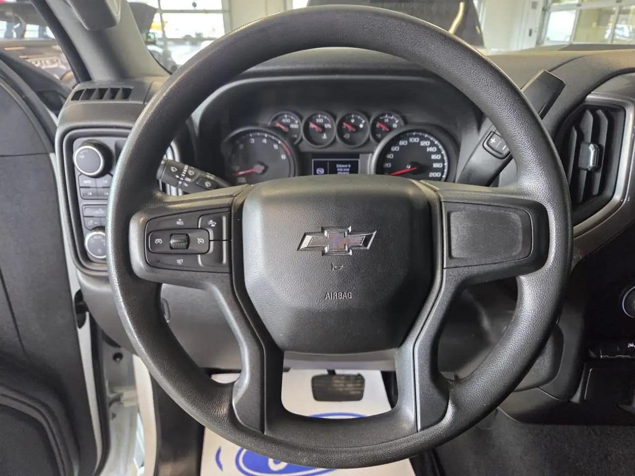 Chevrolet Silverado 1500 - Image 11