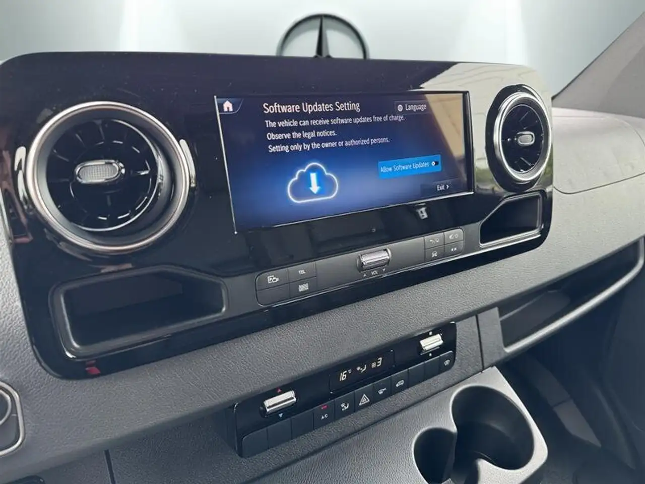 Mercedes-Benz Sprinter - Image 15