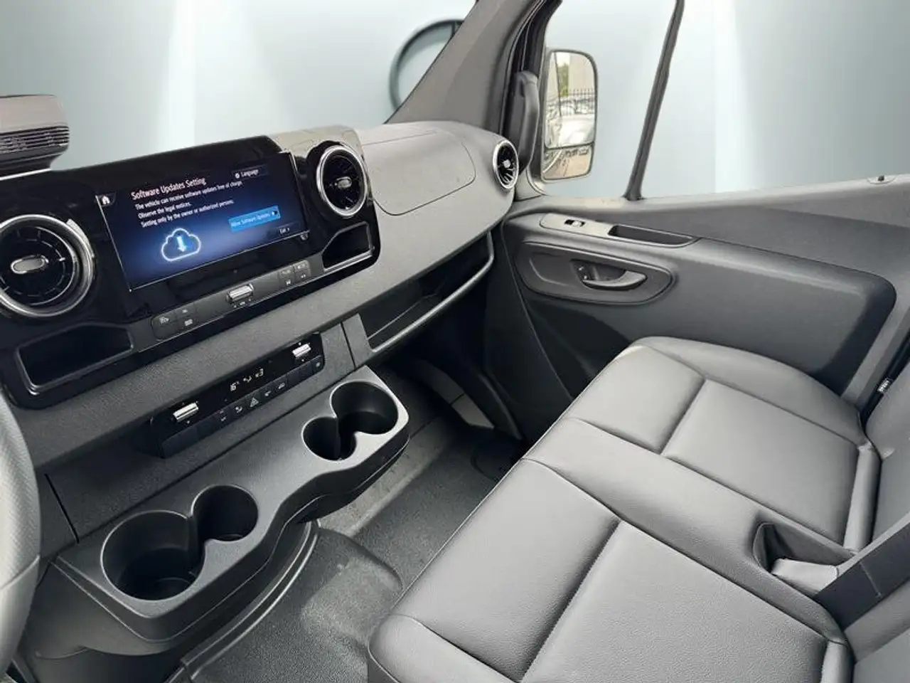 Mercedes-Benz Sprinter - Image 17