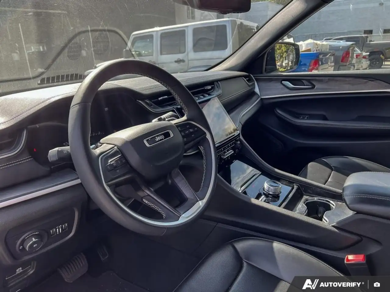 Jeep Grand Cherokee - Image 12