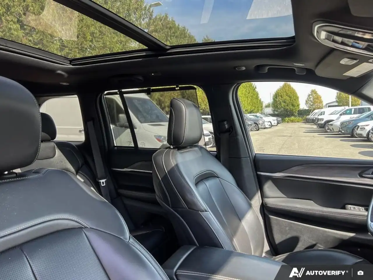Jeep Grand Cherokee - Image 21