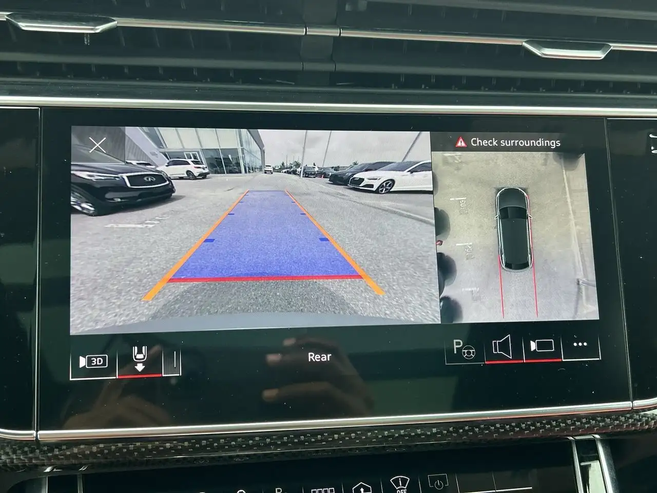 Audi SQ8 - Image 25