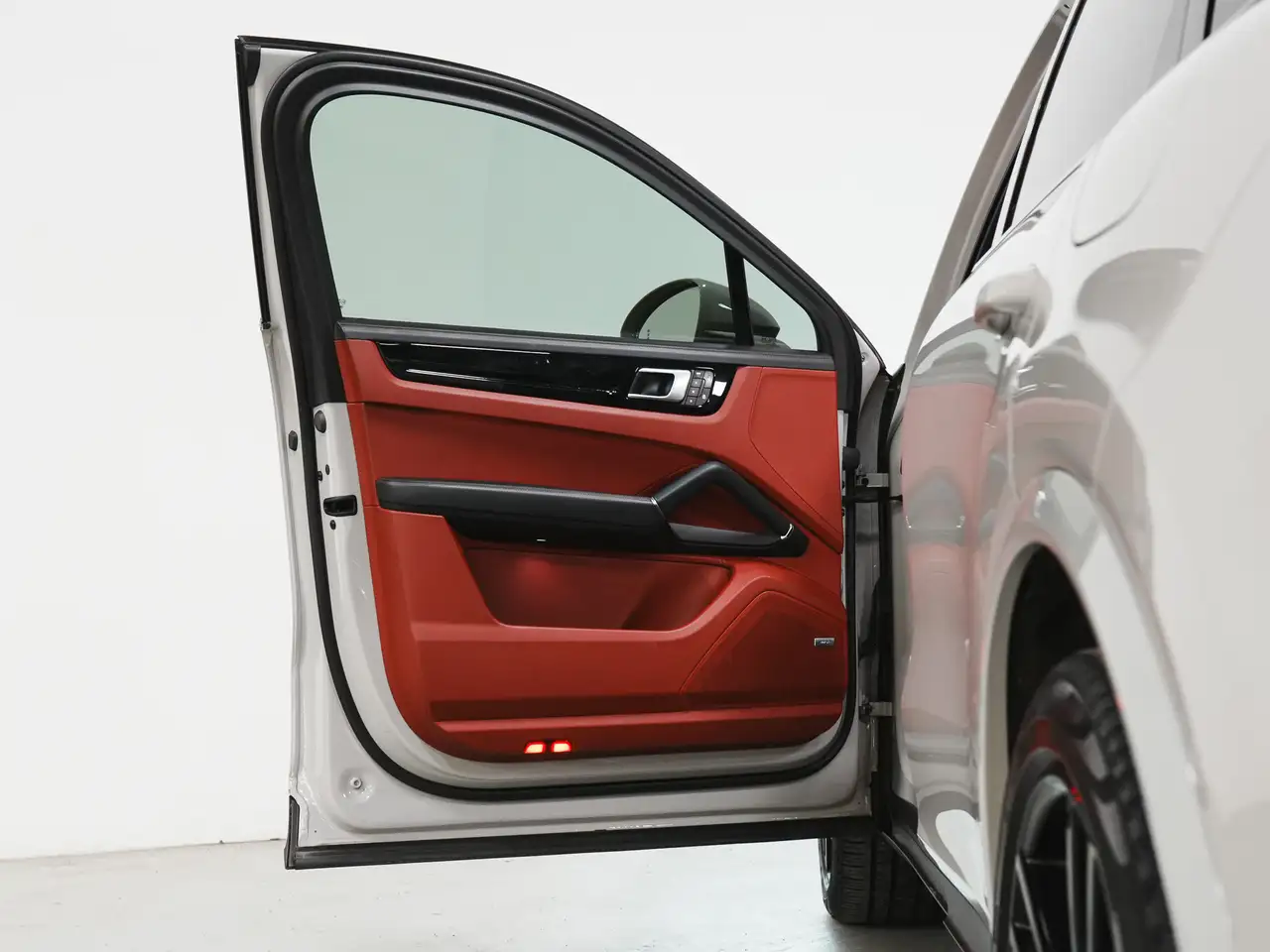 Porsche Cayenne - Image 10