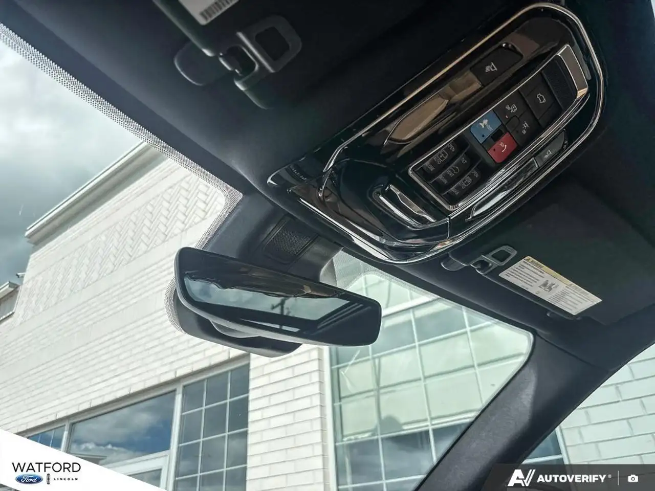Jeep Grand Cherokee - Image 19