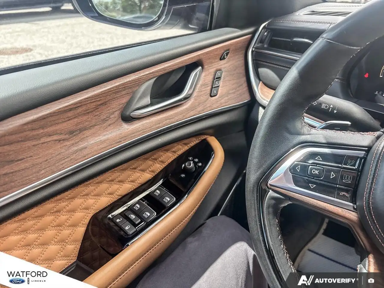 Jeep Grand Cherokee - Image 15