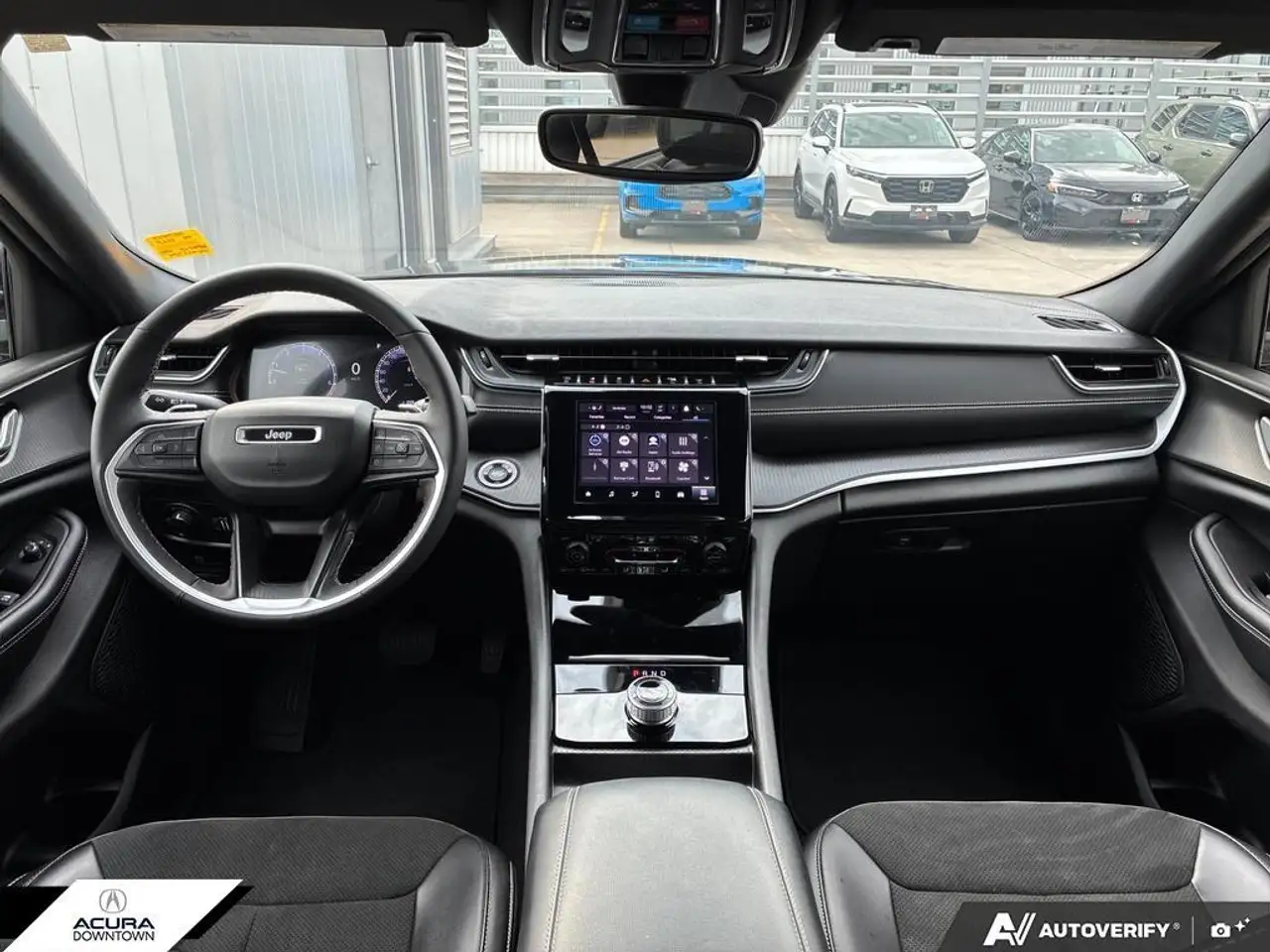 Jeep Grand Cherokee - Image 12