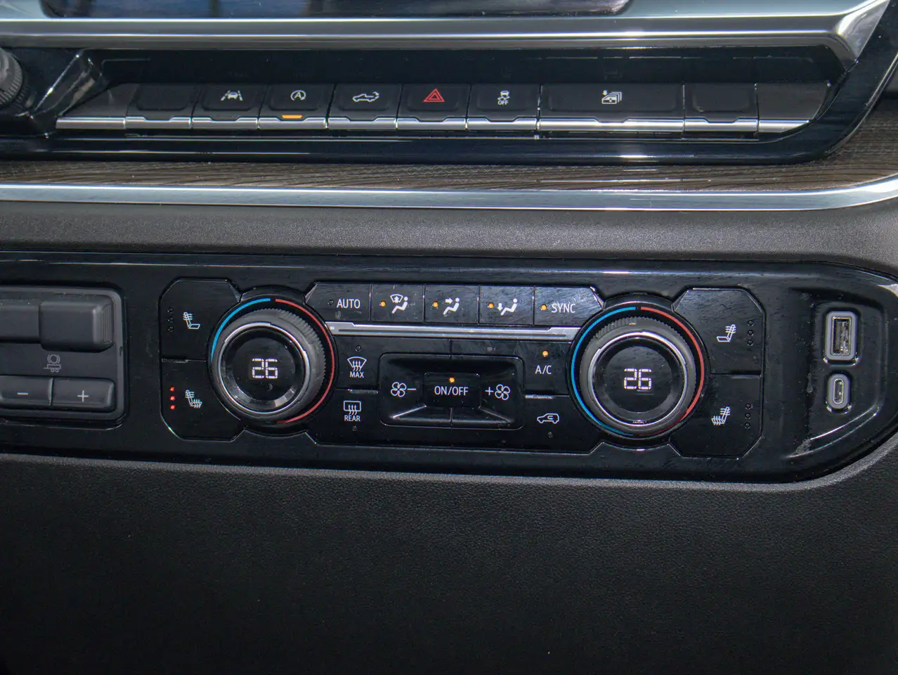 Chevrolet Silverado 1500 - Image 27