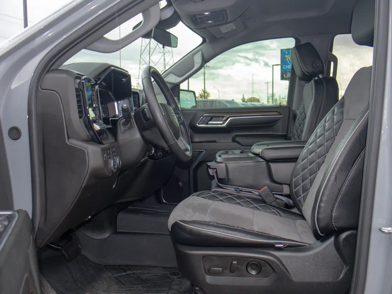 Chevrolet Silverado 1500 - Image 17