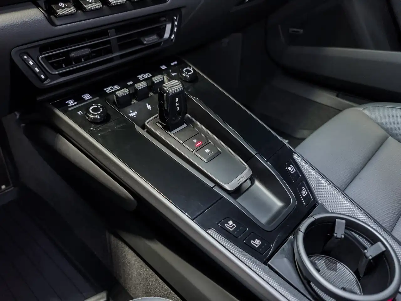 Porsche 911 - Image 19