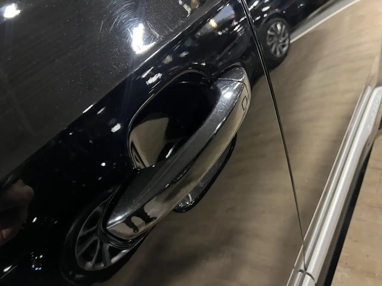 Audi Q7 - Image 12