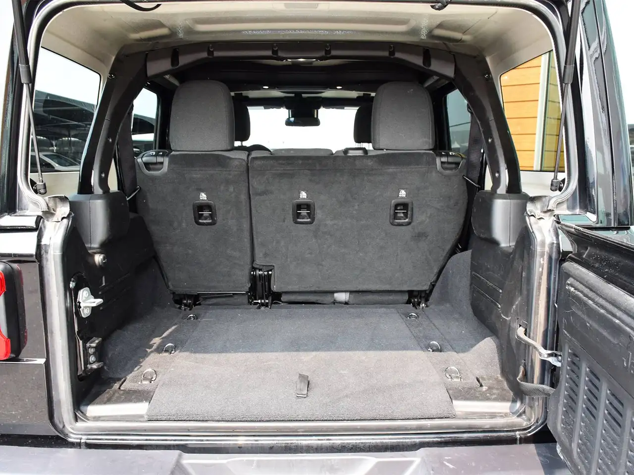 Jeep Wrangler - Image 10