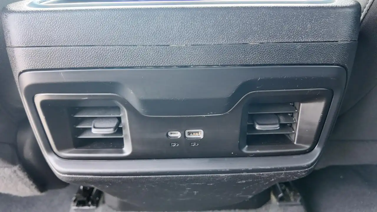 Chevrolet Silverado 1500 - Image 24