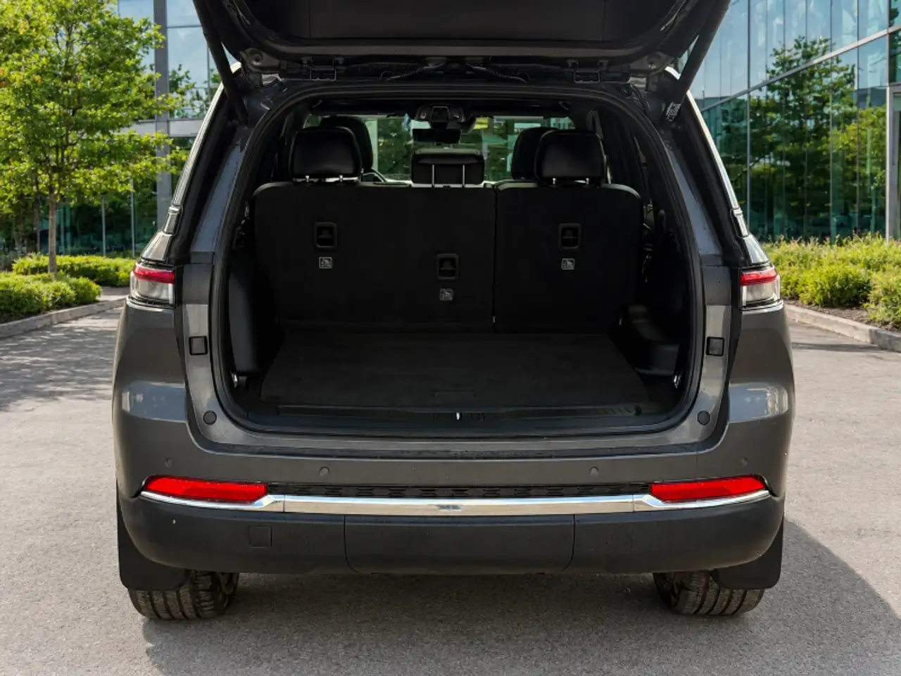 Jeep Grand Cherokee - Image 31