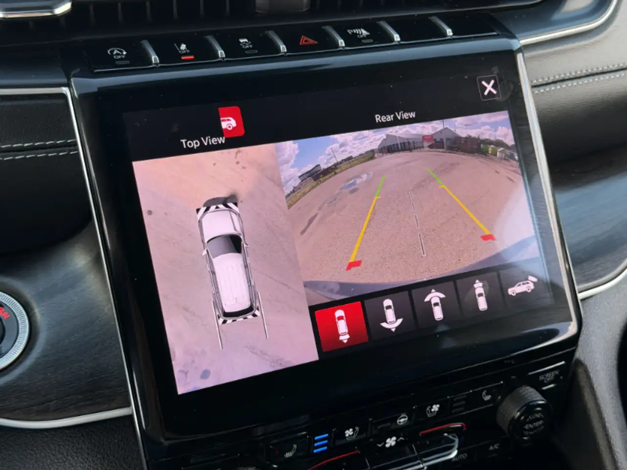 Jeep Grand Cherokee - Image 15