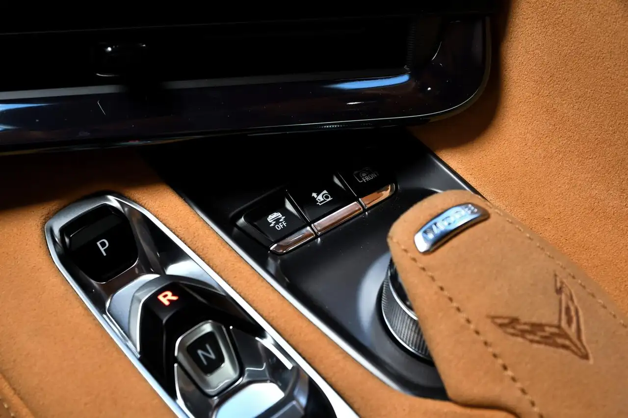 Chevrolet Corvette - Image 20