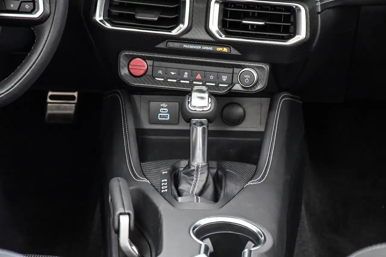 Ford Mustang - Image 27