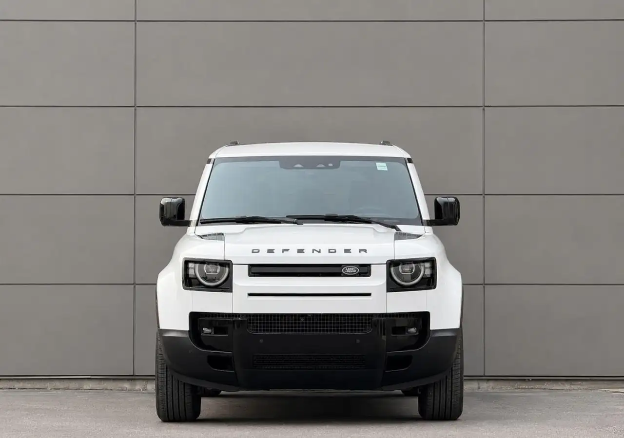 Land Rover Defender - Image 2