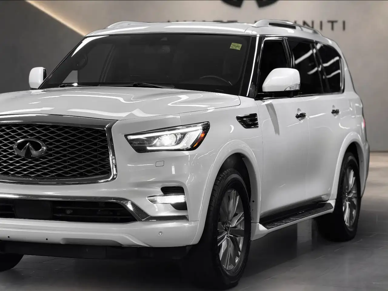 Infiniti QX80 - Image 3