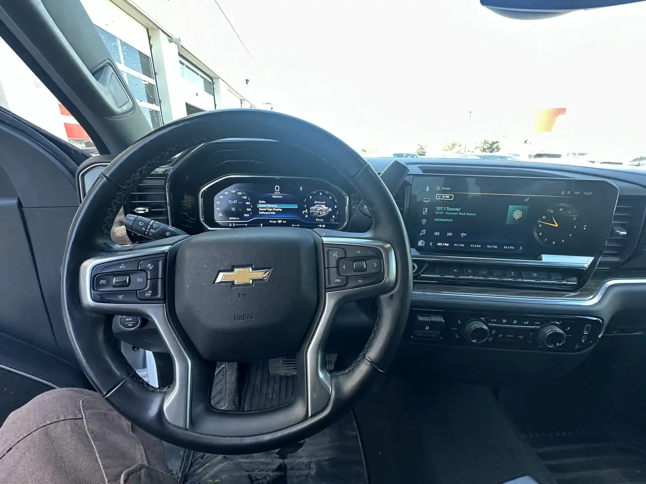 Chevrolet Silverado 1500 - Image 7
