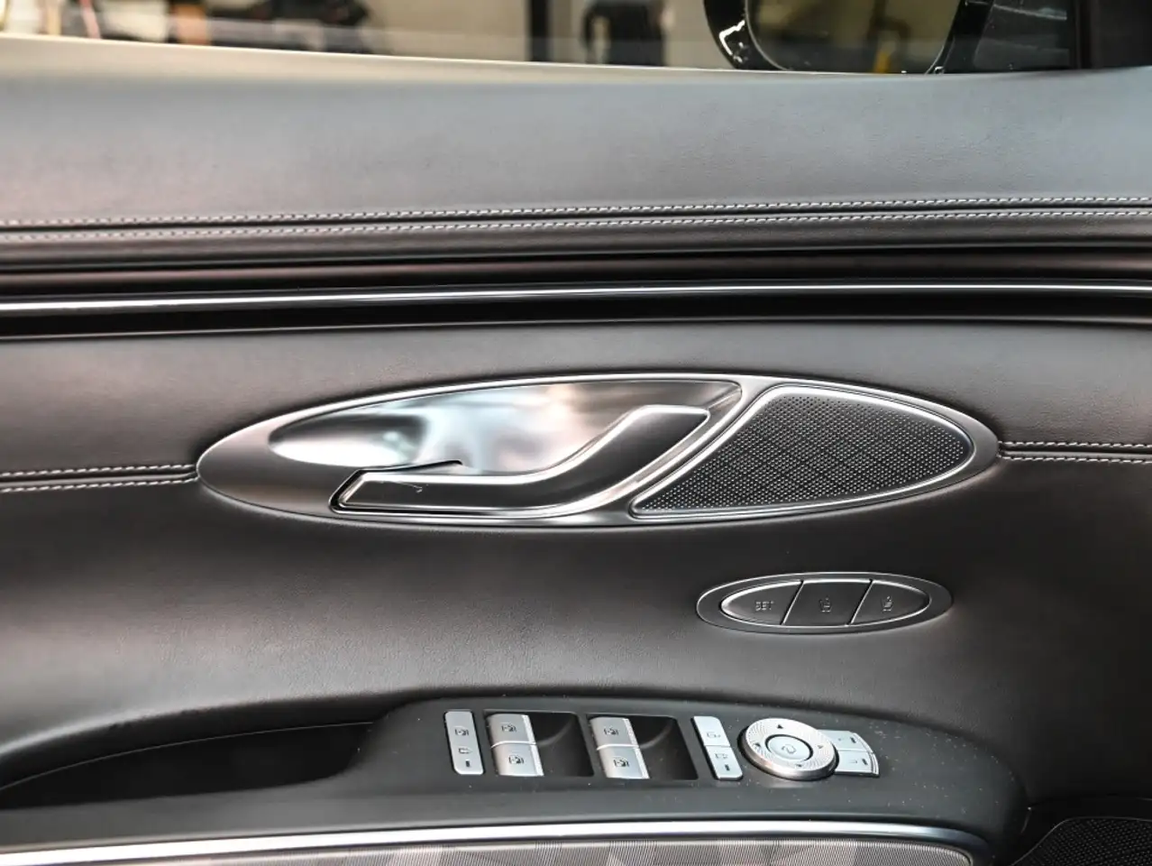Genesis GV70 - Image 9