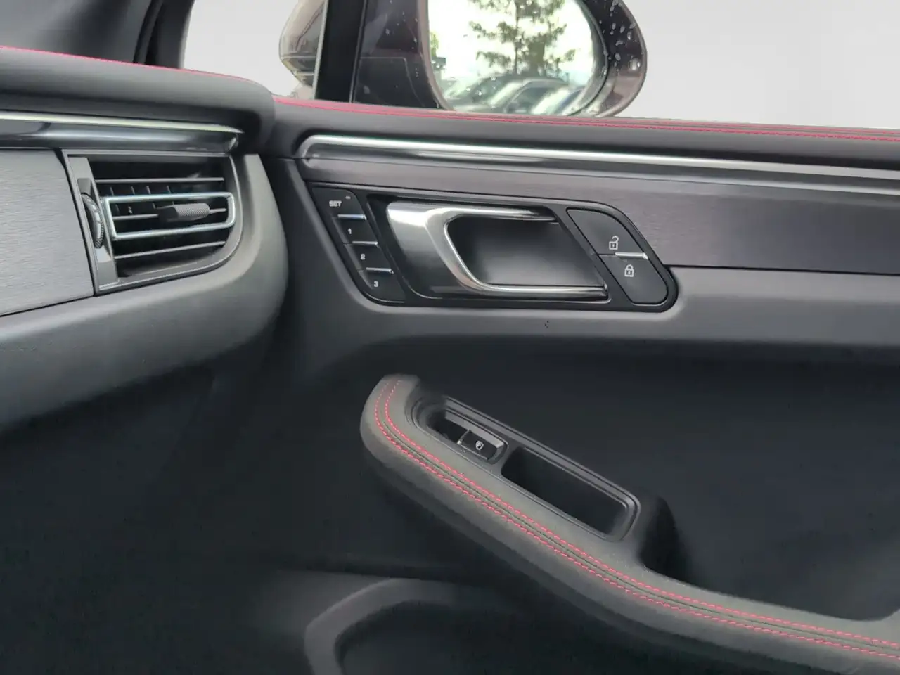 Porsche Macan - Image 18
