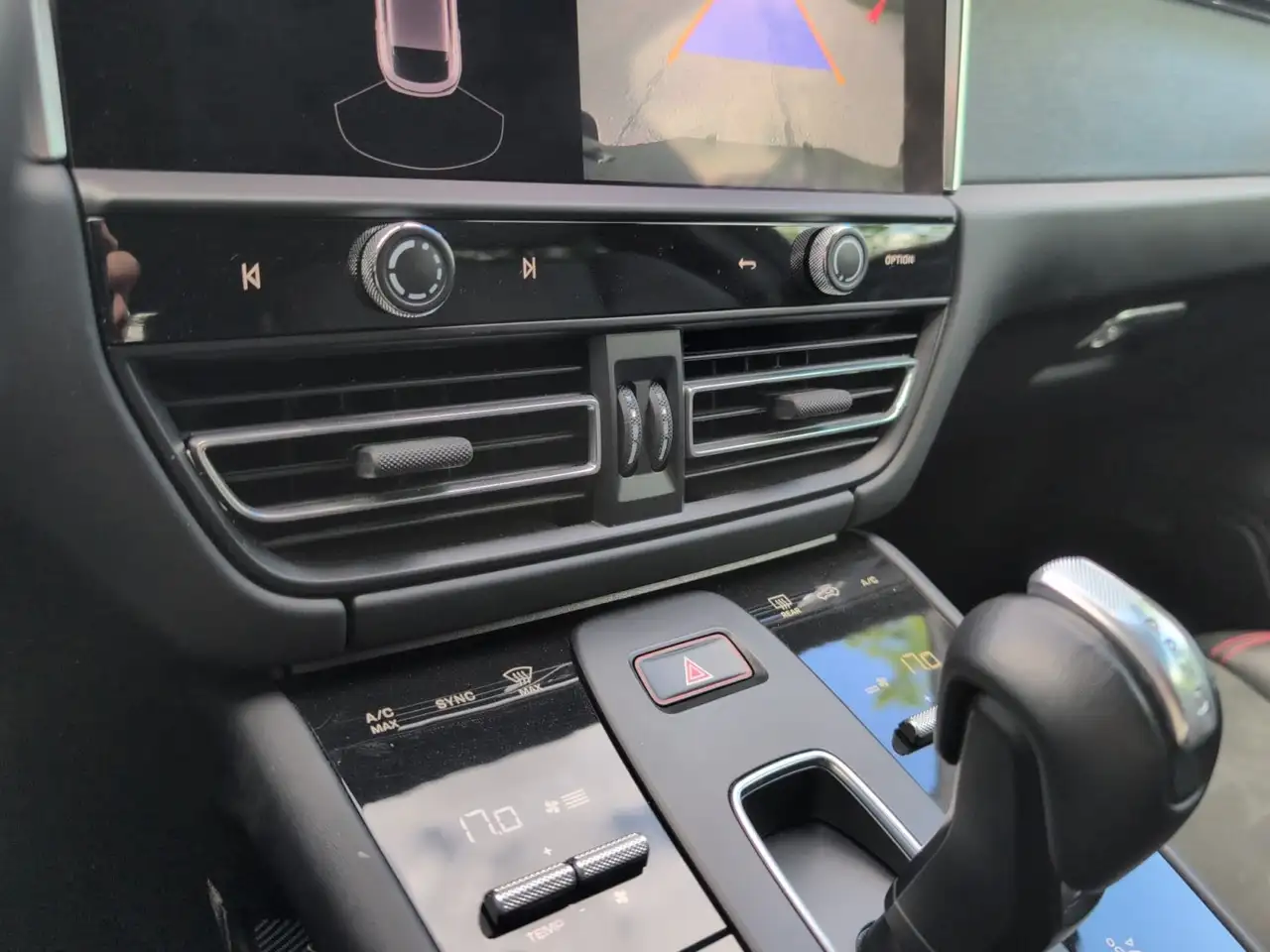 Porsche Macan - Image 15